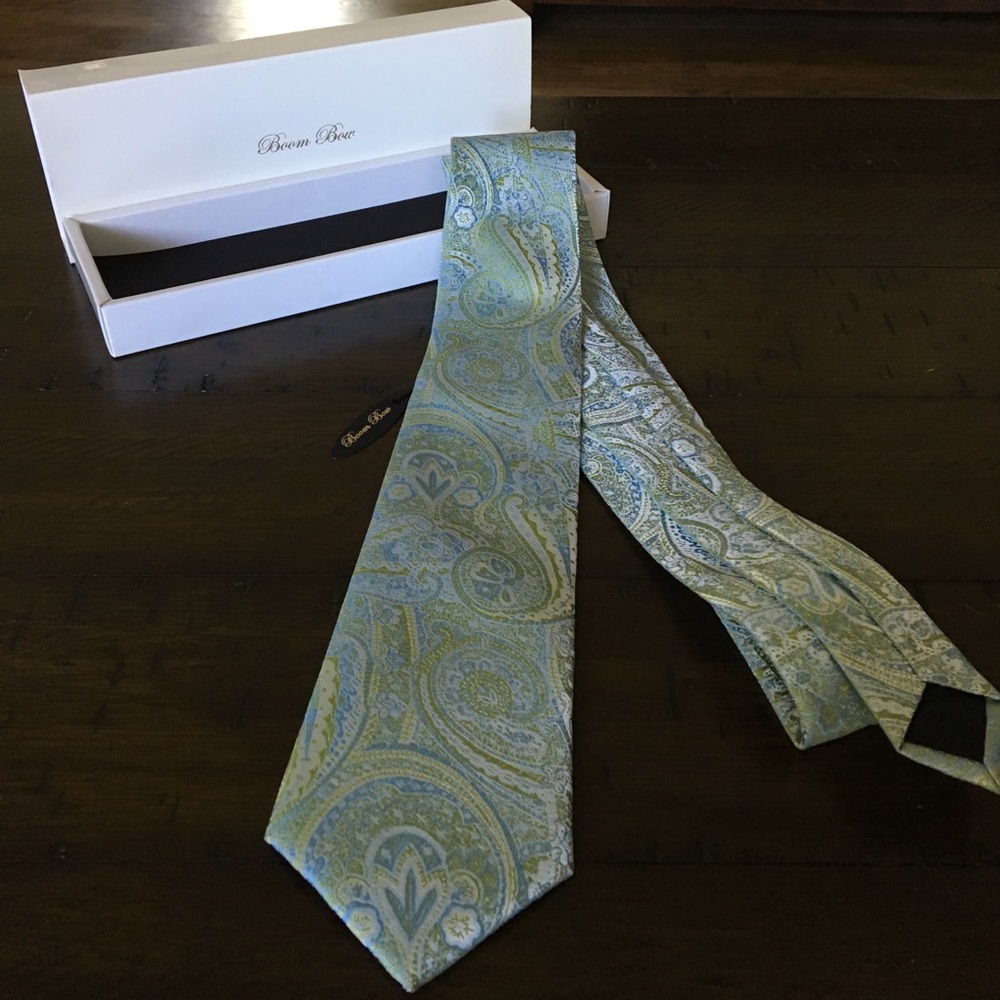 Boom Bow Neck Tie